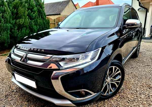 Mitsubishi Outlander cena 87900 przebieg: 100000, rok produkcji 2017 z Kielce małe 742